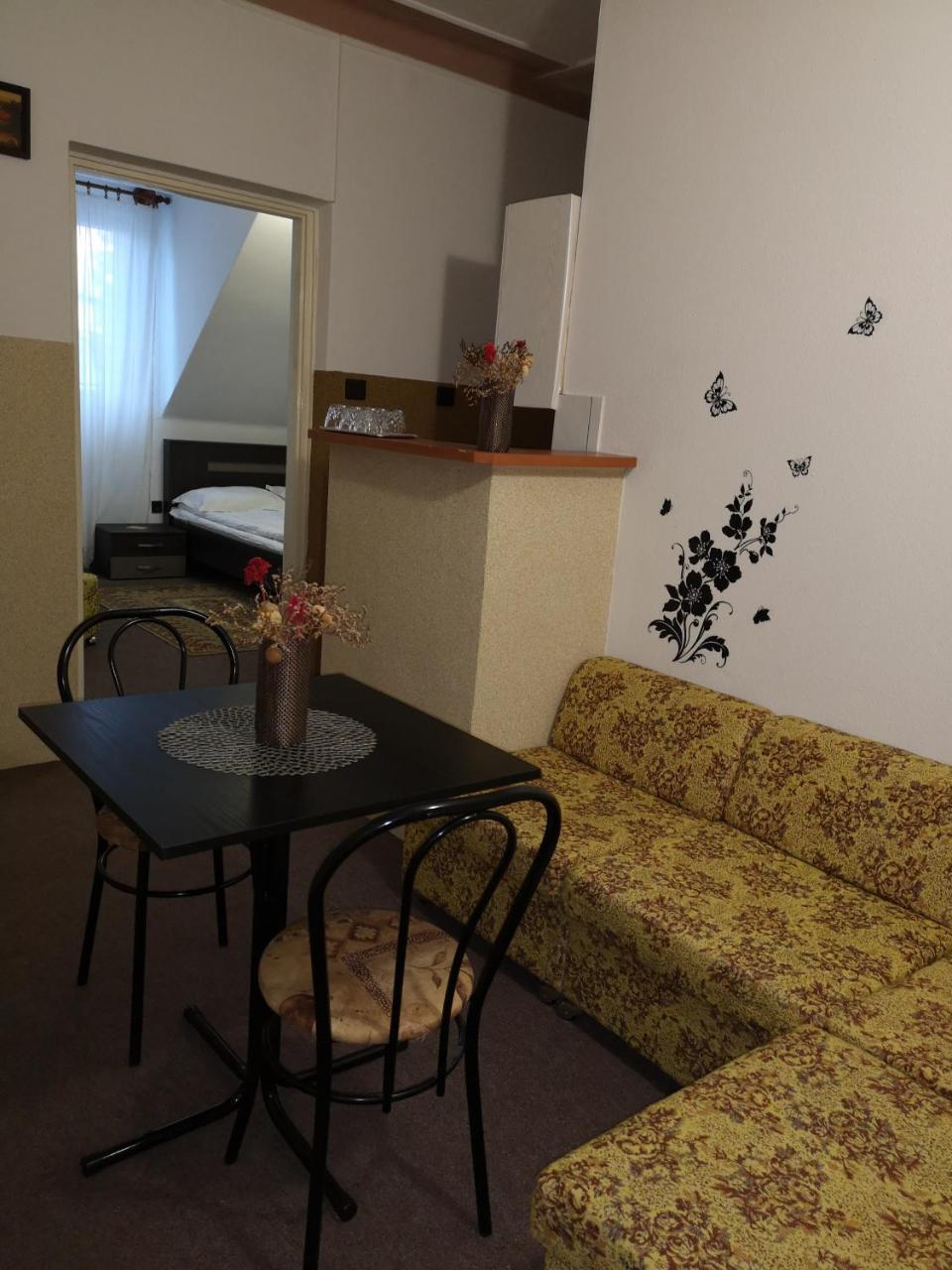 Panzio Status Appartement Hajdúszoboszló Buitenkant foto